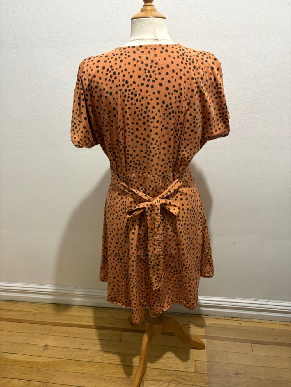 Marine Layer Camila cap sleeve minidress in orange with black dot print - Picture 4 of 10